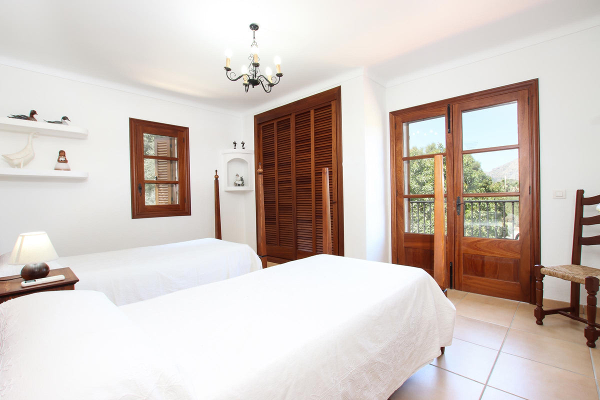 Schlafzimmer der Villa Miraplomera bei Pollença, Mallorca