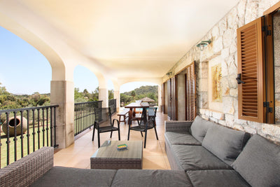 Terrasse der Villa Miraplomera bei Pollença, Mallorca