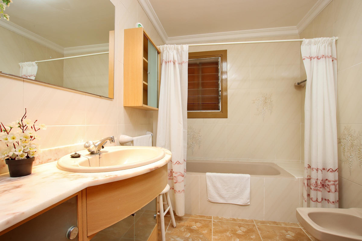 Badezimmer der Villa Natura bei Pollença, Mallorca