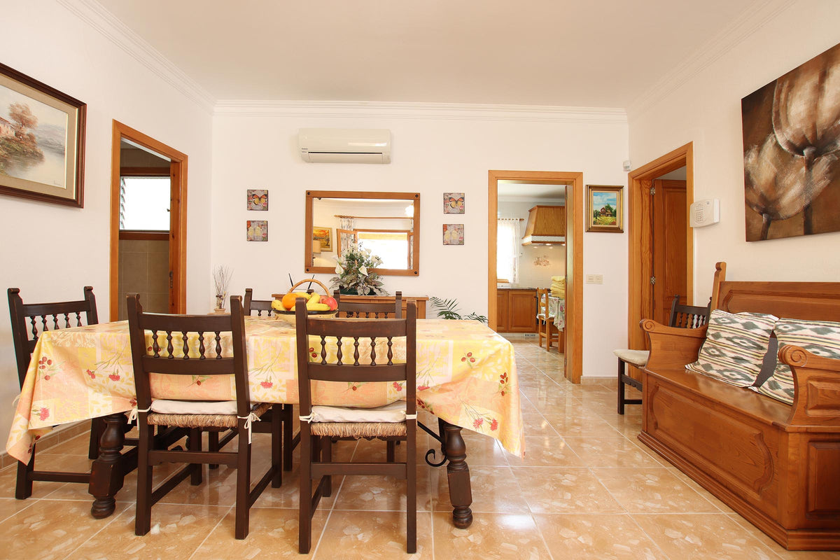 Essbereich der Villa Natura bei Pollença, Mallorca