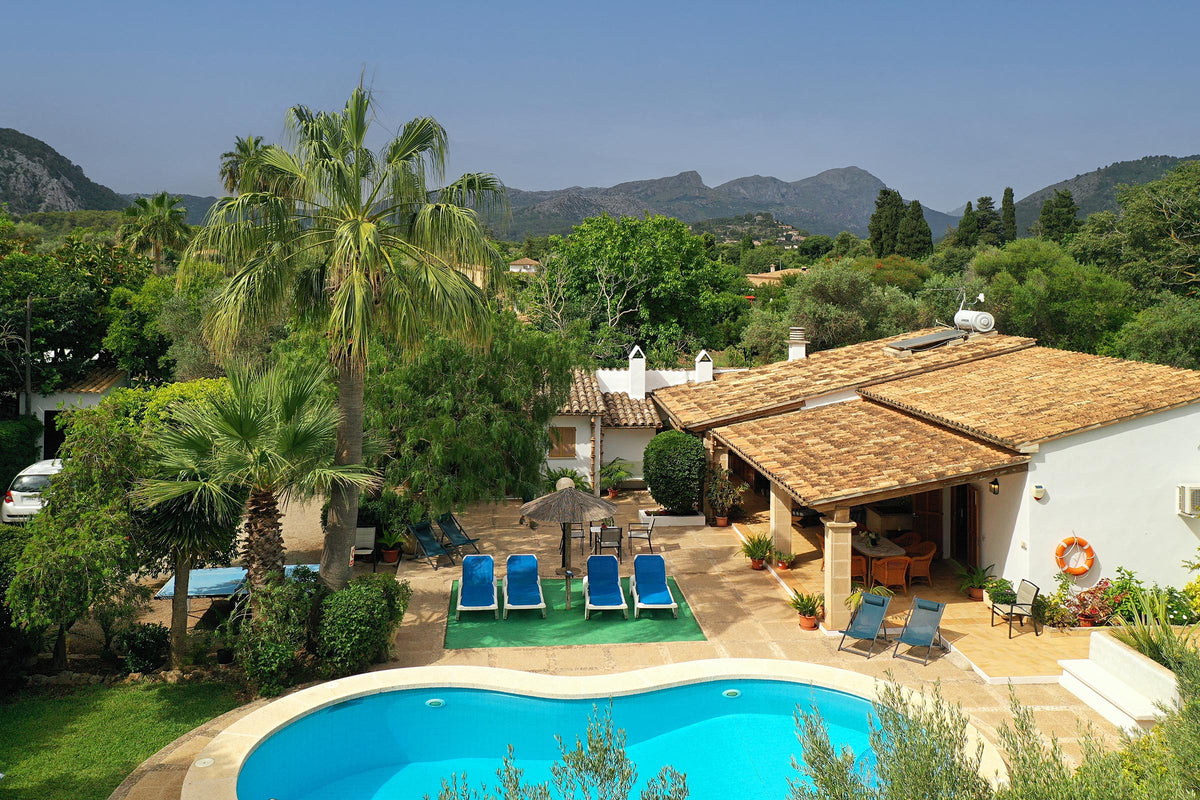 Pool der Villa Natura bei Pollença, Mallorca