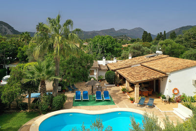 Pool der Villa Natura bei Pollença, Mallorca