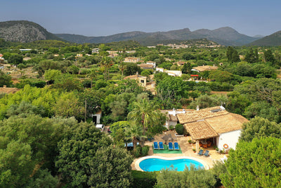 Pool der Villa Natura bei Pollença, Mallorca