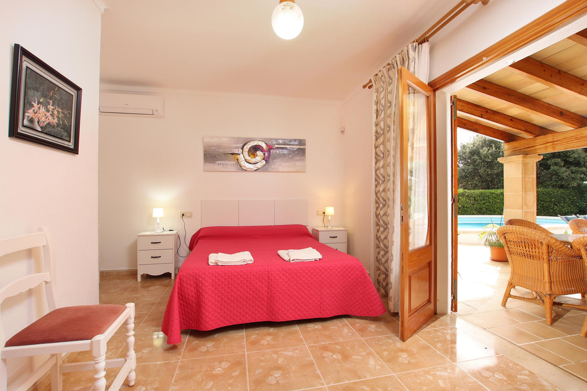 Schlafzimmer der Villa Natura bei Pollença, Mallorca