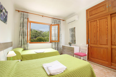 Schlafzimmer der Villa Natura bei Pollença, Mallorca