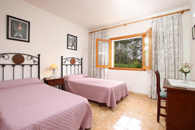 Schlafzimmer der Villa Natura bei Pollença, Mallorca