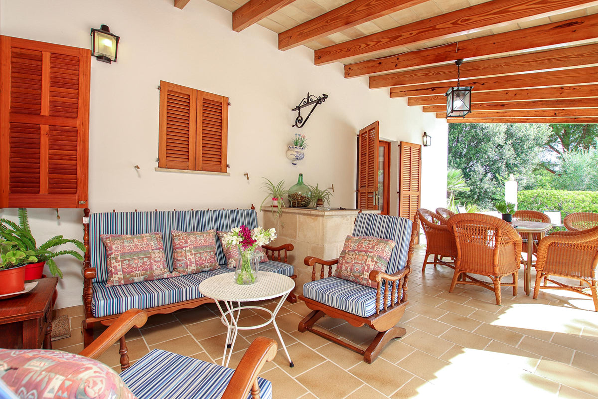 Terrasse der Villa Natura bei Pollença, Mallorca