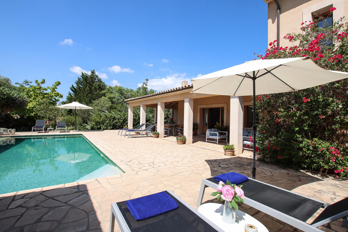 Pool der Villa Olas bei Pollença, Mallorca