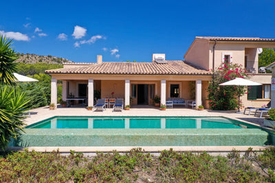 Pool der Villa Olas bei Pollença, Mallorca