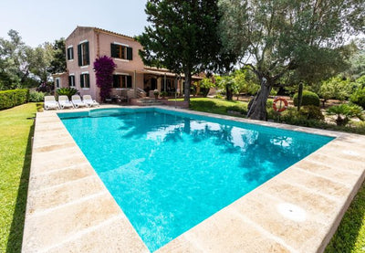 Außenansicht der Villa Sa Badia bei Alcúdia, Mallorca