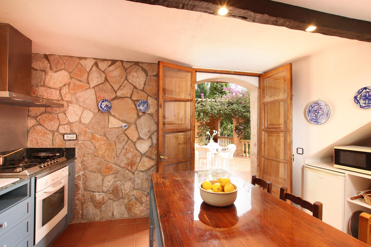 Küche der Villa Sa Lluna bei Pollença, Mallorca