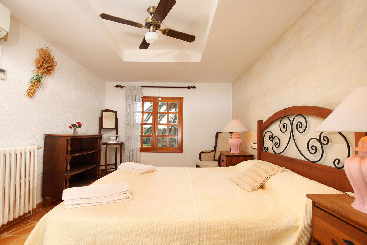Schlafzimmer der Villa Sa Lluna bei Pollença, Mallorca