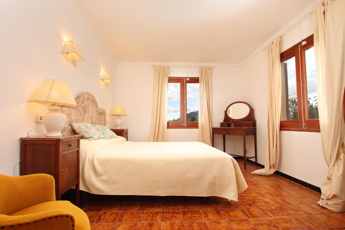 Schlafzimmer der Villa Sa Lluna bei Pollença, Mallorca