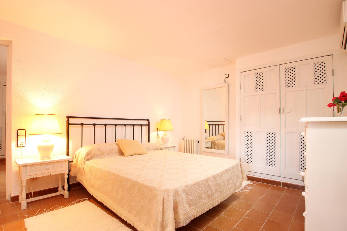 Schlafzimmer der Villa Sa Lluna bei Pollença, Mallorca