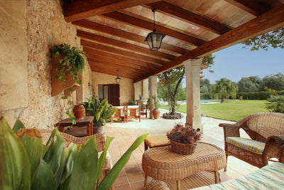 Terrasse der Villa Sa Lluna bei Pollença, Mallorca