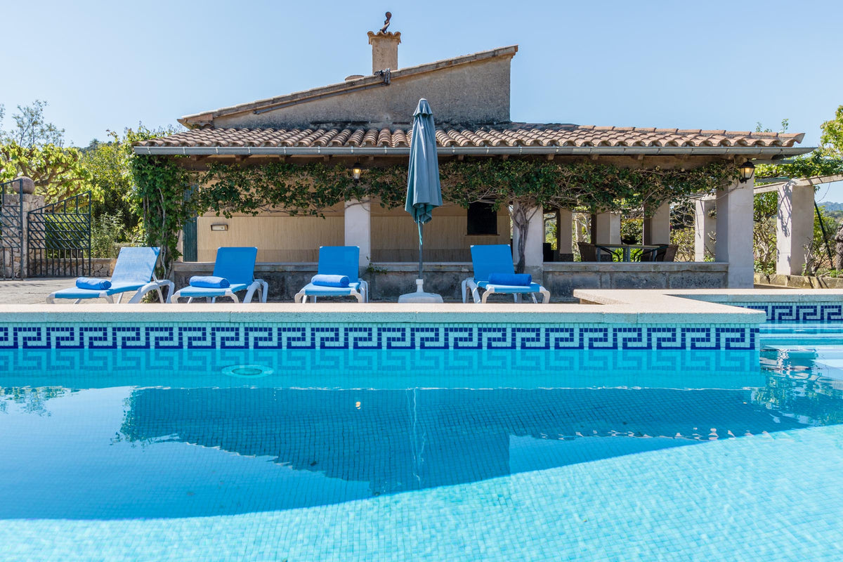 Pool der Villa Solanda bei Pollença, Mallorca