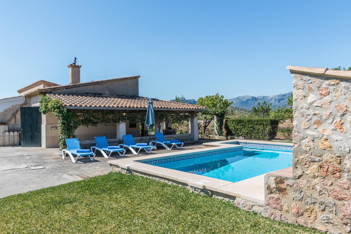 Pool der Villa Solanda bei Pollença, Mallorca