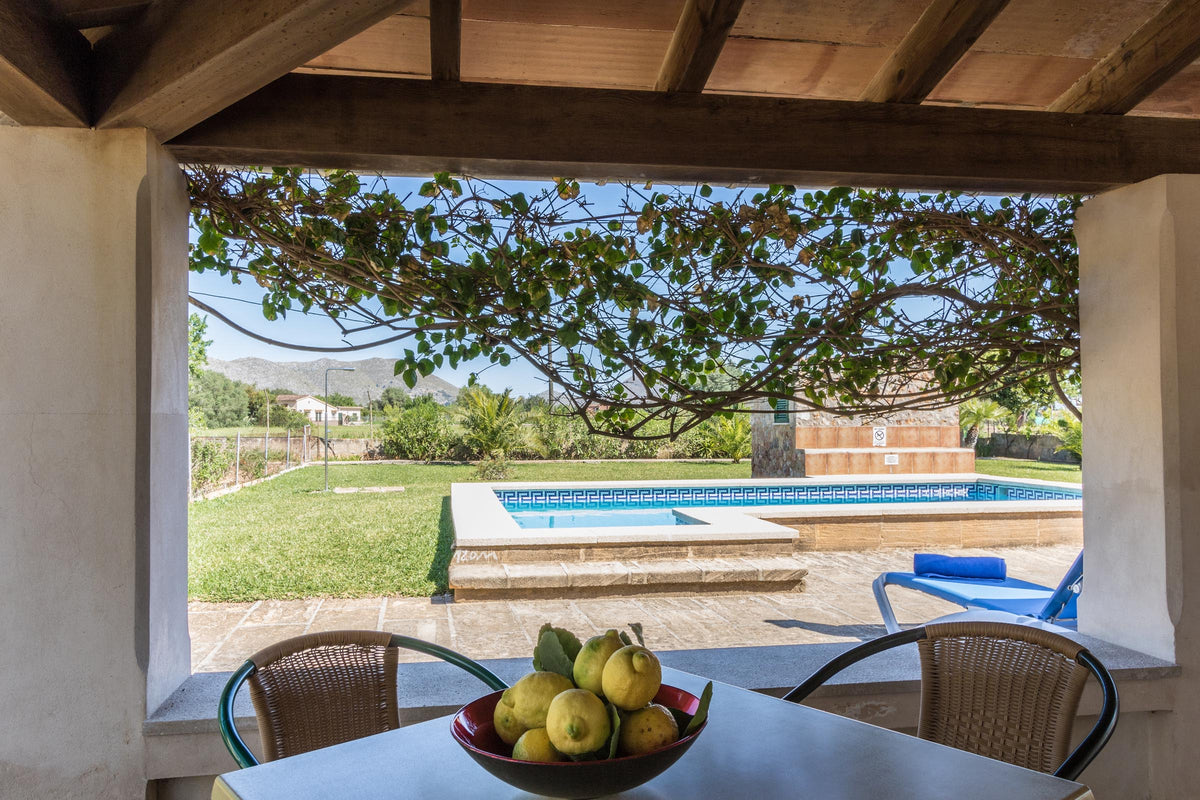 Pool der Villa Solanda bei Pollença, Mallorca