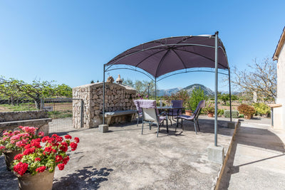 Terrasse der Villa Solanda bei Pollença, Mallorca