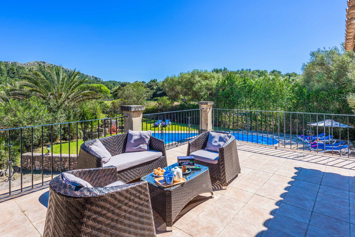 Terrasse der Villa Son Amat bei Cala Sant Vicenç, Mallorca