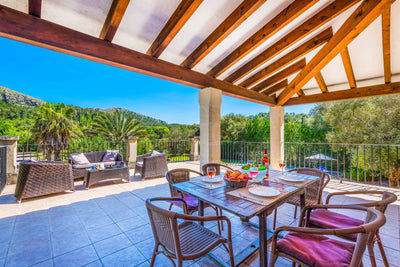 Terrasse der Villa Son Amat bei Cala Sant Vicenç, Mallorca