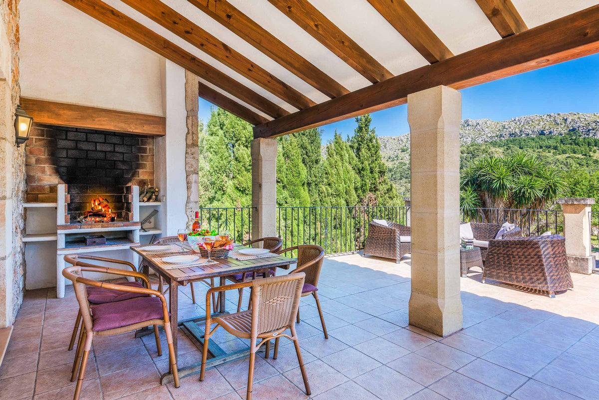 Terrasse der Villa Son Amat bei Cala Sant Vicenç, Mallorca